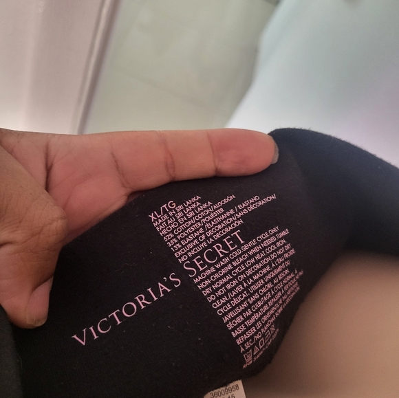 Victoria's Secret Black Leggings with Cutout Design - Picture 8 of 8